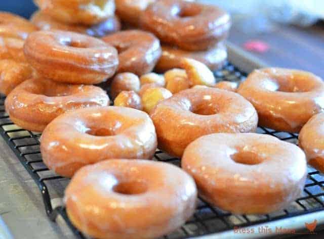 Pioneer Woman S Glazed Donuts Easy Homemade Donut Recipe Master Chef